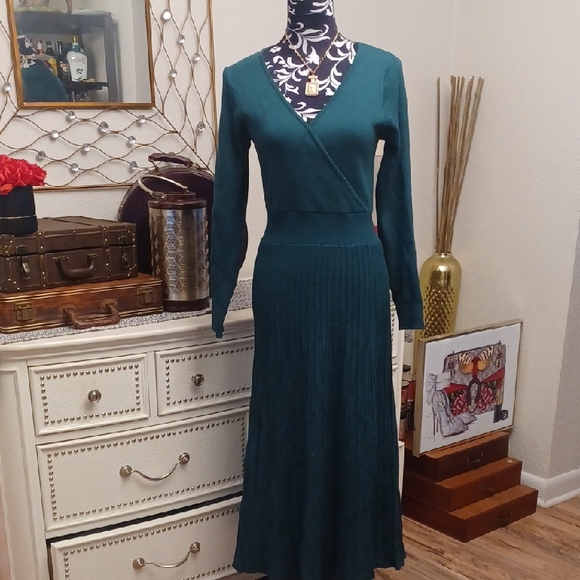 SHEIN Dresses & Skirts - Teal Accordion Dress